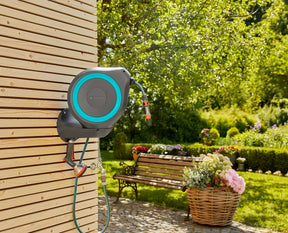 GardenHouse - Mangueira Externa Com Enrolador Retrátil, trava e Suporte Giratório 180
